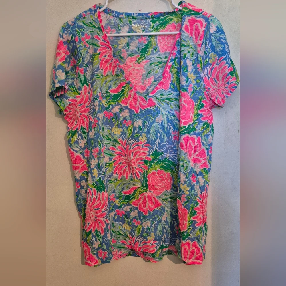 Lilly Pulitzer Etta V-Neck Short Sleeve Top "Blue Bunny Business Sz.XXL NWT - Picture 2 of 7